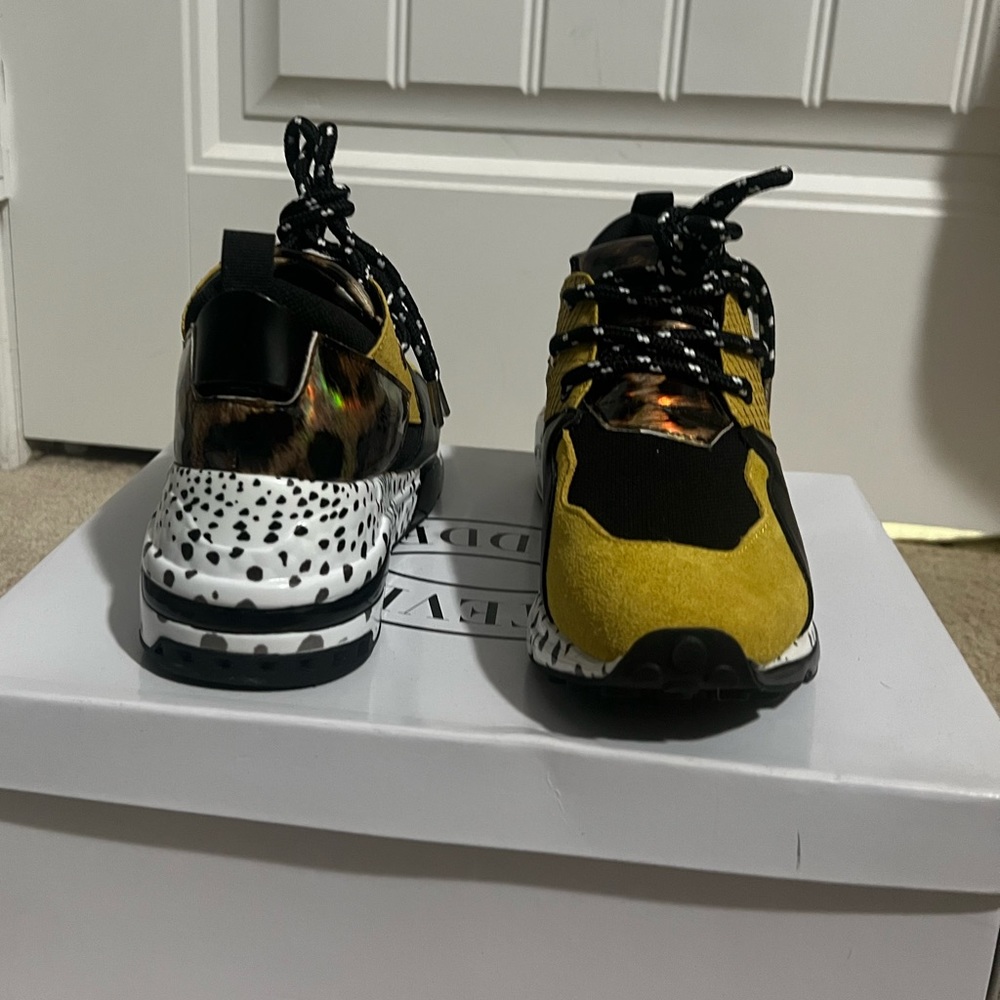 Steve Madden Sneakers - Picture 3 of 6